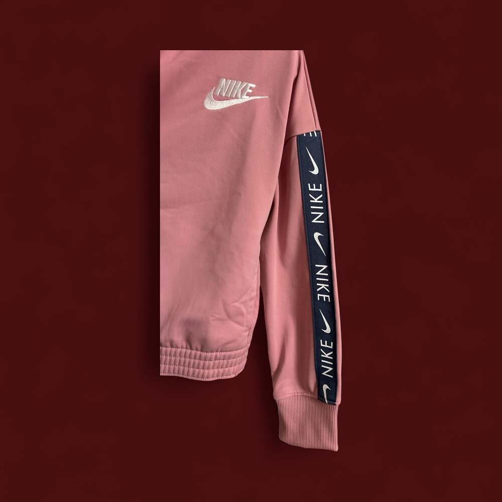 Nike - Picture 4 of 4